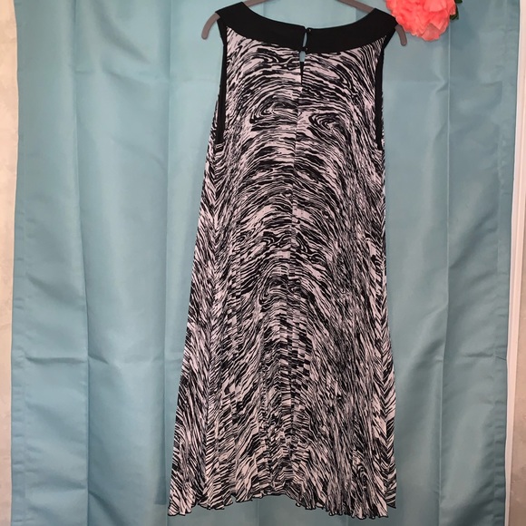 🔴 Black and White sleeveless airy dress - Picture 4 of 5